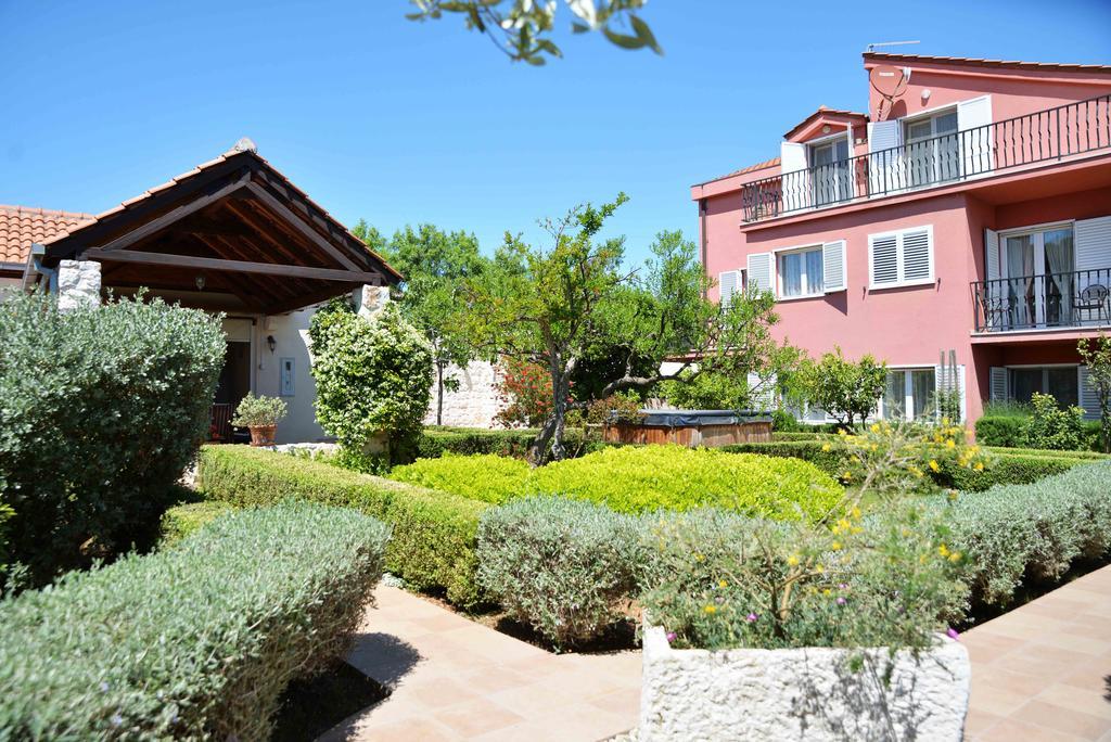 Apartments 5M Тисно Екстериор снимка